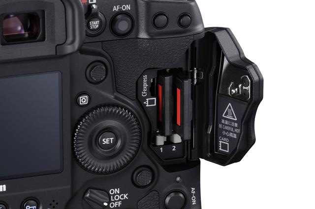 画像: キヤノン EOS-1D X Mark III CF Express デュアルスロット部