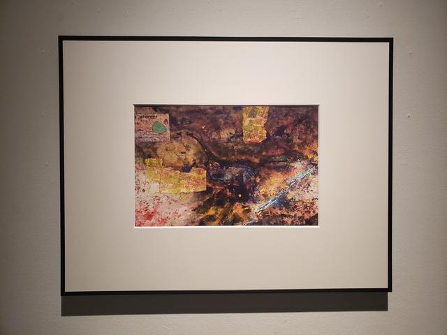 画像: 展示作品より。本展ではカラーの作品も1点展示されています。 「廃墟とかが好きなんです。作品には結構、わけがわからないものが入り組んでいるなかに、個人的な要素が混ざっているのが私の作品の色かもしれません」と高島さん。