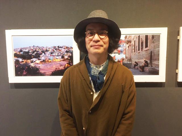 画像: 期間中は全日会場にいらっしゃるという伊勢谷さん。