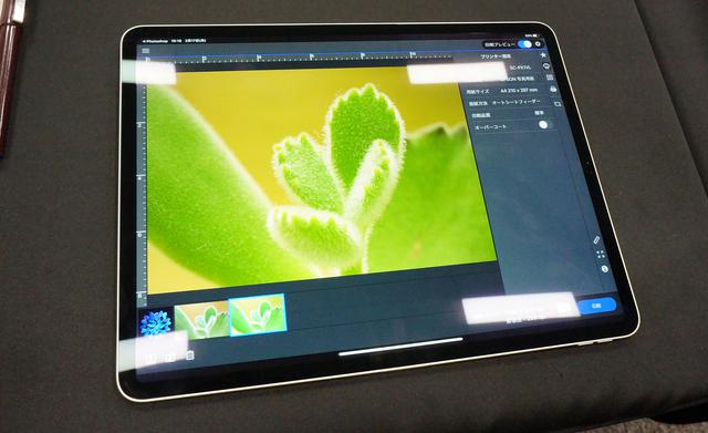 画像: iPadによるカラーマネジメントの様子。開発中のアプリ「Epson Print Layout」