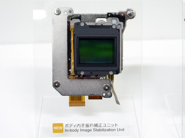 画像1: X-T4はX-H1のボディ内手ブレ補正機能を改良して搭載!