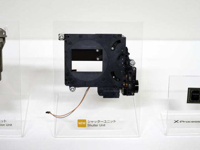 画像2: X-T4はX-H1のボディ内手ブレ補正機能を改良して搭載!