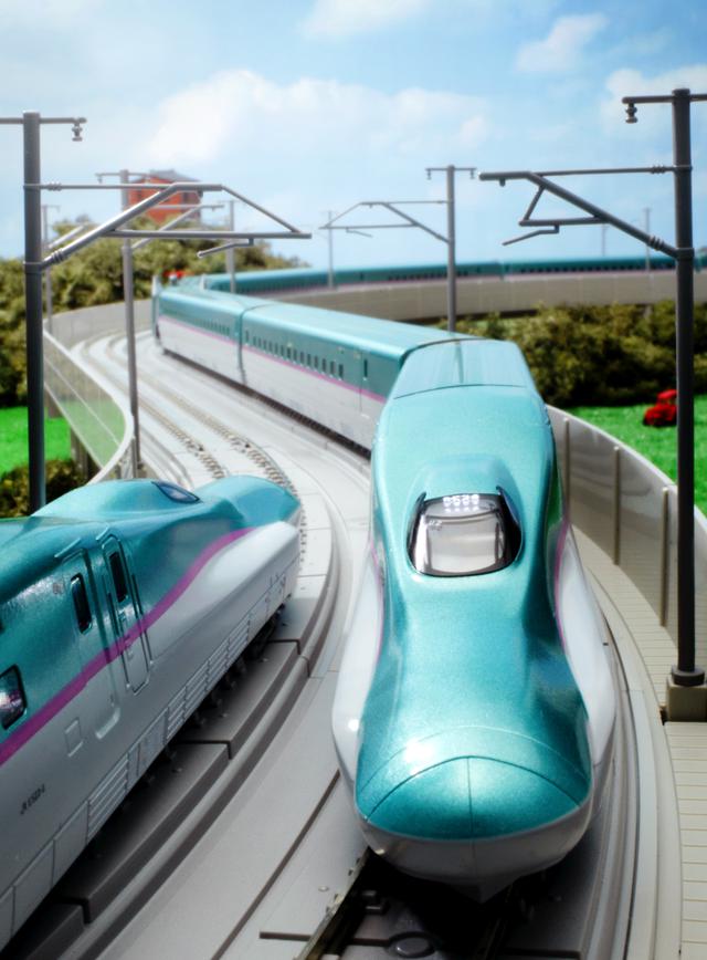 画像: ▲走行中の新幹線をこんなに至近アングルから撮影するなんて、実物では到底不可能だ。模型撮影でしか撮れないアングルを楽しもう。ただし作例のような見下ろすアングルでは、地面の作り込みを伴うこともお忘れなく。■キヤノンEOS-1D MarkIV 自作ピンホールレンズ+エクステンダーEF1.4xII 1/125秒 ISO400 WB:太陽光(ストロボでライティング)
