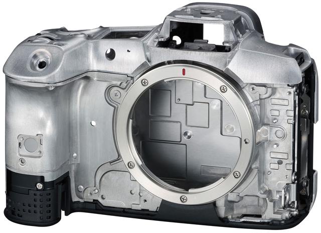 画像: EOS R5のマグネシウム合金ボディ