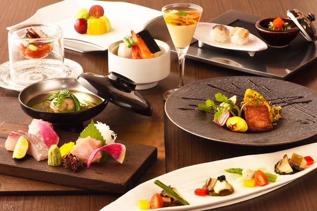 画像: ▲夕食は旬の創作会席に舌鼓!