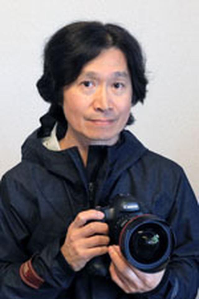 画像: 1960年帯広市生まれ、札幌市在住。23 年間の会社員生活を経て、2007 年「Pure Peak Photo」を設立しフリーランスの写真家として活動。現在北海道の自然風景と動物をテーマに撮影を続けている。2012 年初の写真集「越冬」を中西出版(株)から刊行。最新写真集、2019年3月「カムイの大地ー北海道・新風景」を北海道新聞社から刊行。(公)日本写真家協会会員(JPS)、日本自然科学写真協会会員(SSP)、「楽しい写真教室」主宰、道新文化センター講師、全日本写真連盟関東本部委員。