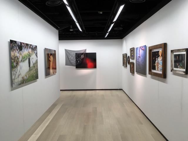 画像1: 古賀絵里子写真展『BELL』。古来、最もよく知られた伝説「安珍・清姫物語」を題材に、男と女の愛や裏切り、執着や悲しみを表現した個展です。