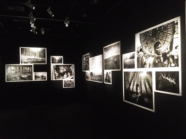 画像2: 渋谷敦志写真展『GO TO THE PEOPLES 人びとのただ中へ』。1999年から2019年にわたって渋谷氏が撮りためた作品群85点が展示されています。