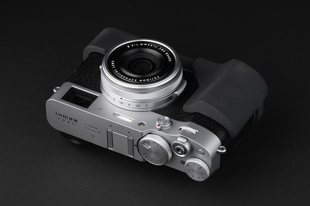 画像2: オリエンタルホビーはJBカメラデザイン製の富士フイルム X100V専用プログリップケースを発売開始。税込価格は6600円。