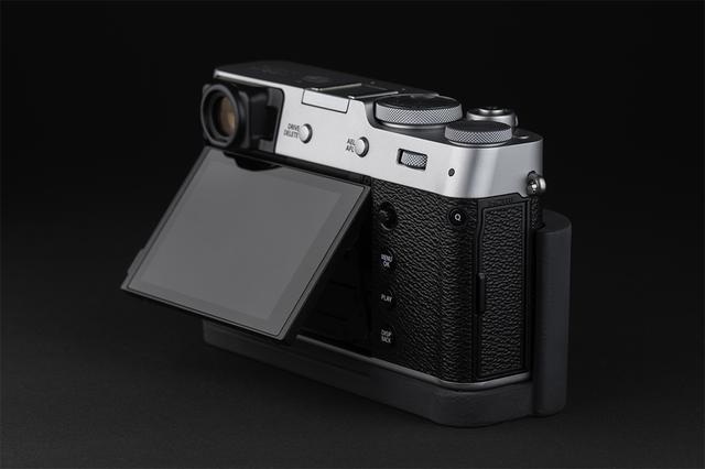 画像3: オリエンタルホビーはJBカメラデザイン製の富士フイルム X100V専用プログリップケースを発売開始。税込価格は6600円。