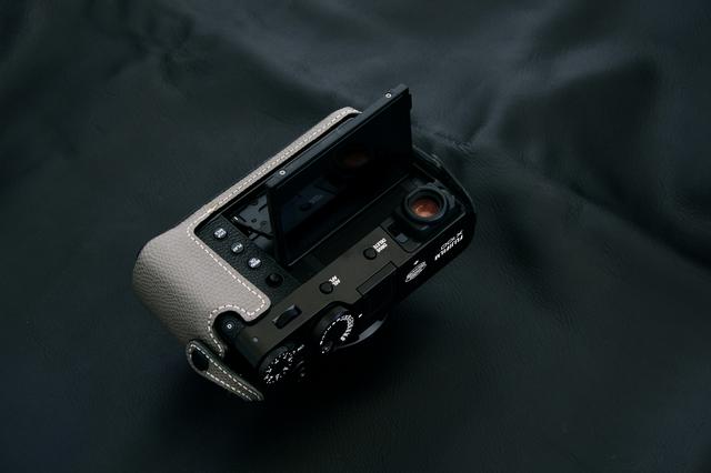 画像3: INDUSTRIAは富士フイルム「X100V」専用の本革製ケースの新色(ブラック)を販売開始!