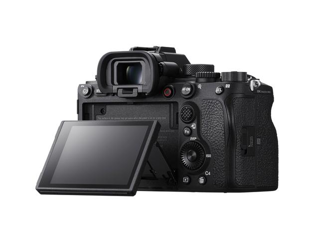 画像: 〇フルサイズ5010万画素で秒30コマ連写=センサーはα9系と同じメモリー内蔵の積層型(7SⅢと7RⅣは裏面照射型)。でもってエンジンは最新のBIONZ ZRのデュアルで、これは7SⅢと同じ。当然ながらアンチディストーションシャッターを搭載。α9Ⅱ比で約1.5倍、歪が抑えらているとのこと。