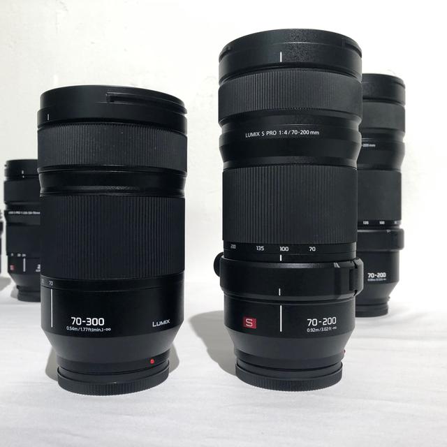 画像: 左が70-300です。