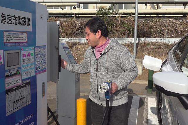 画像: PHEVとはプラグイン ハイブリッド エレクトリック ビークルの略。つまり充電できる電気とガソリンのハイブリッド車だ。EV走行と充電を繰り返せば、ガソリンを消費せずに遠出ができる環境に配慮した優れモノ。
