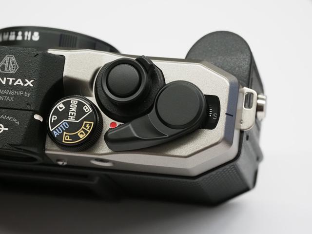 フィルムカメラの新製品「PENTAX17」が登場！それもハーフサイズで