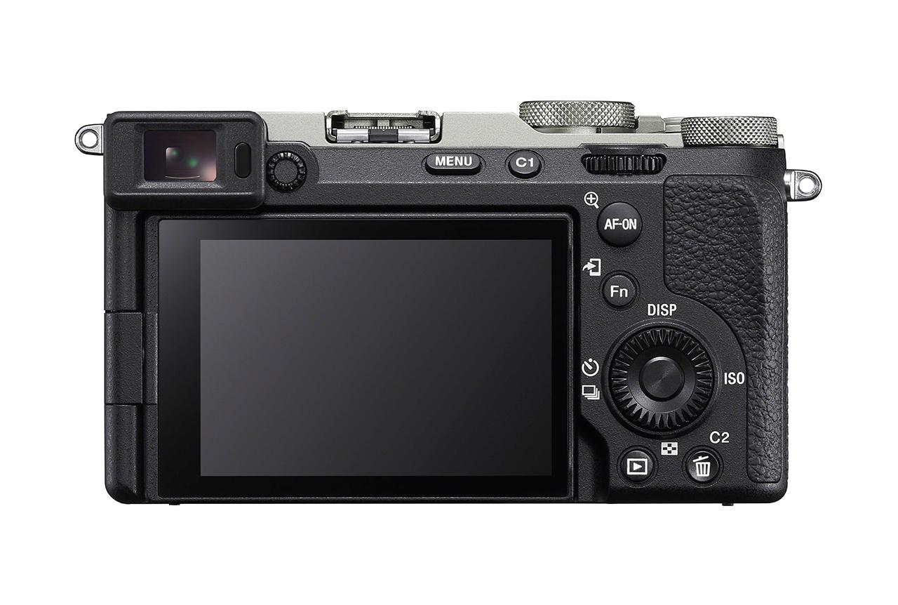 画像: 外観は前面と上部のロゴ以外、α7CRもα7C Ⅱも同じ。背面液晶のスペックはα7Cの約92万ドットより約104万ドットに向上している。