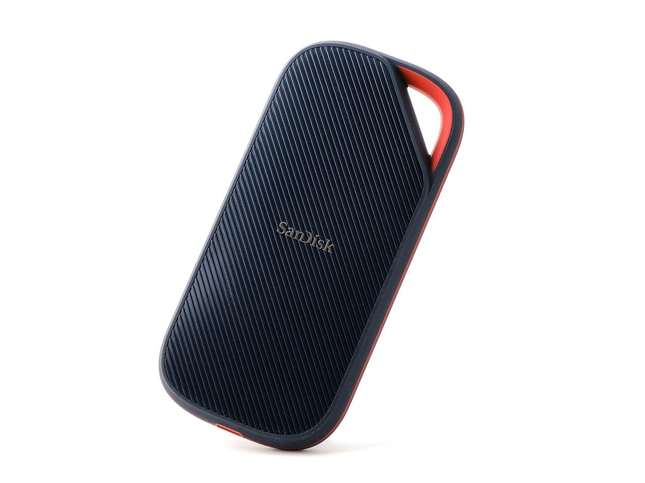 画像: やや大柄に感じる本製品ですが、2TB/4TBの大容量であることを考えれば十分に小型です。
