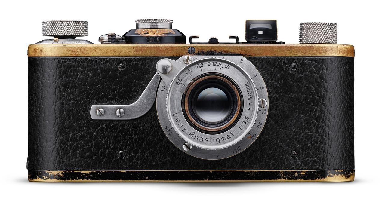 画像: 24×36mmの35mm版(ライカ版)初の市販モデルとなったライカI型。レンズは固定式で、アナスチグマートf3.5/50mmレンズが装着されている。
