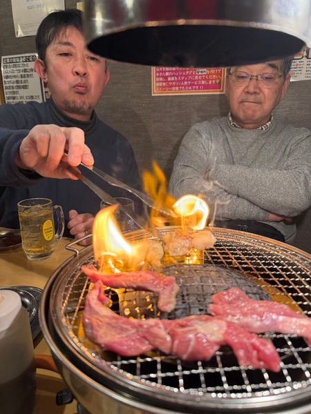 画像: 夜は焼肉などで楽しい撮影会をふりかえります(笑)。