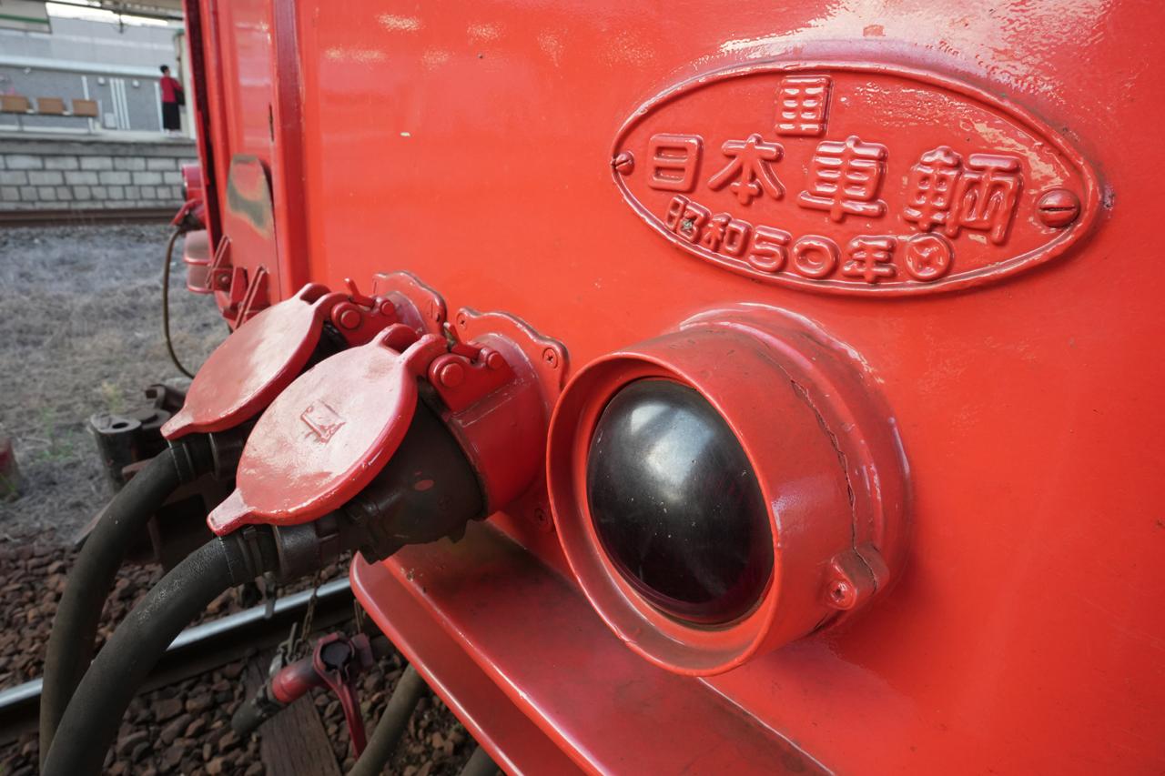 画像: 塗料を厚塗りされた車体に薄っすらとついたホコリのような汚れなど細かな部分の質感もしっかり再現できています。 ■ソニーZV-E10 Ⅱ 絞り優先AE（F8　1/80秒）　プラス0.7露出補正　ISO800　WB:オート