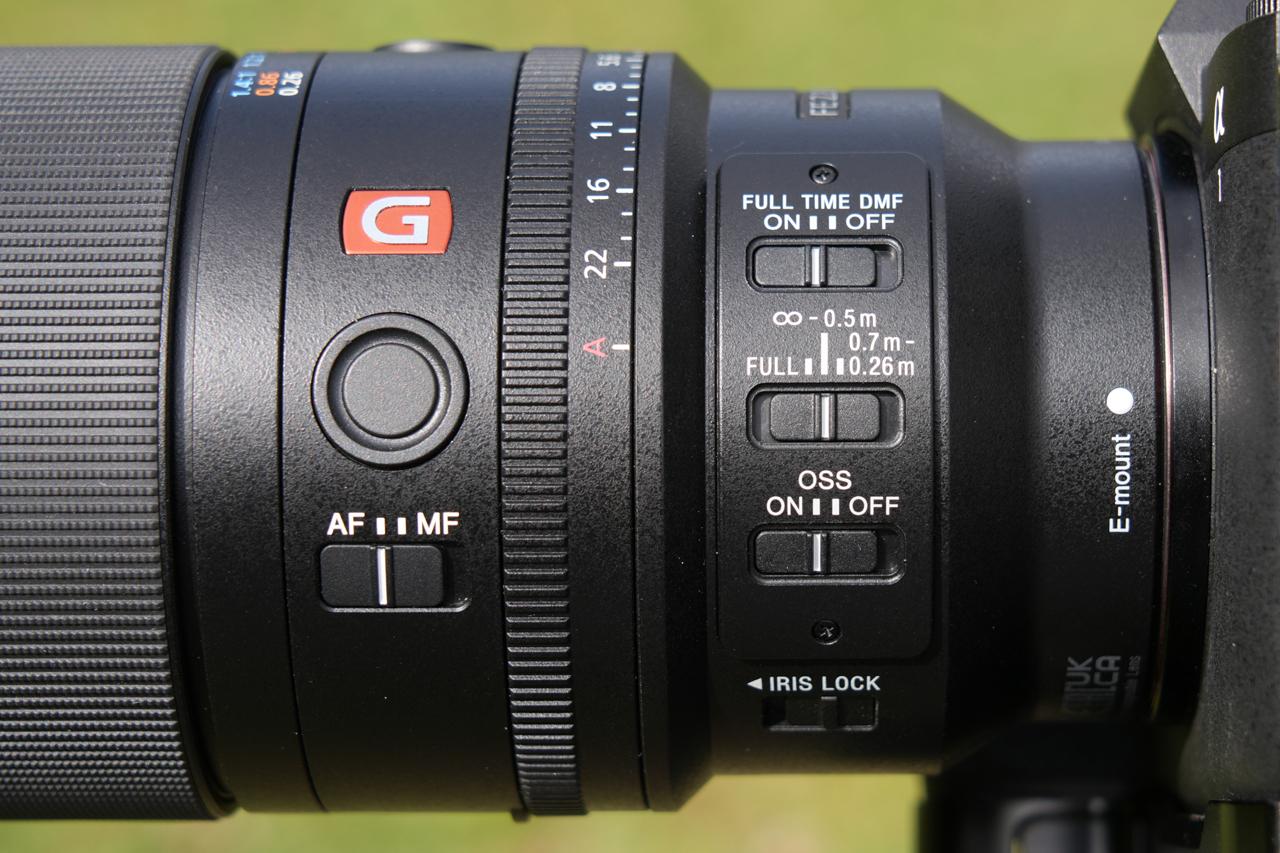 画像: ずらりと並んだ切替スイッチ類。DMFはAFでもピントリング操作によりMFに移行できる機能だが、レンズだけでON/OFF設定が可能。上位機種の新世代レンズでは搭載がお約束ともいえる、絞りリングと鏡筒の上方に追加された2基となったフォーカスストップボタンはとても便利。