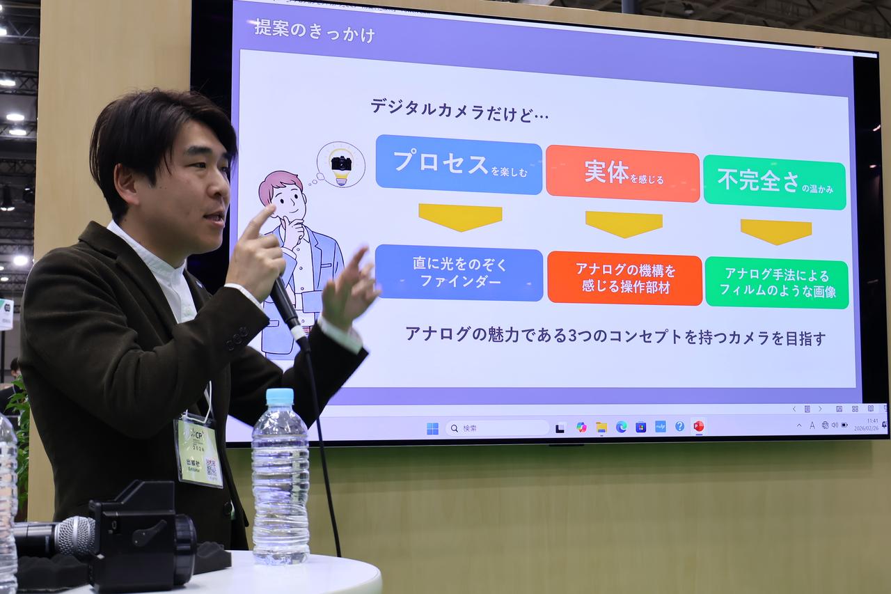 画像: 今回のコンセプトモデルについて説明中のキヤノンIMG製品13開発部の上田晴久氏。ご自身も「アナログレコード」での音楽鑑賞がお好きだとか。