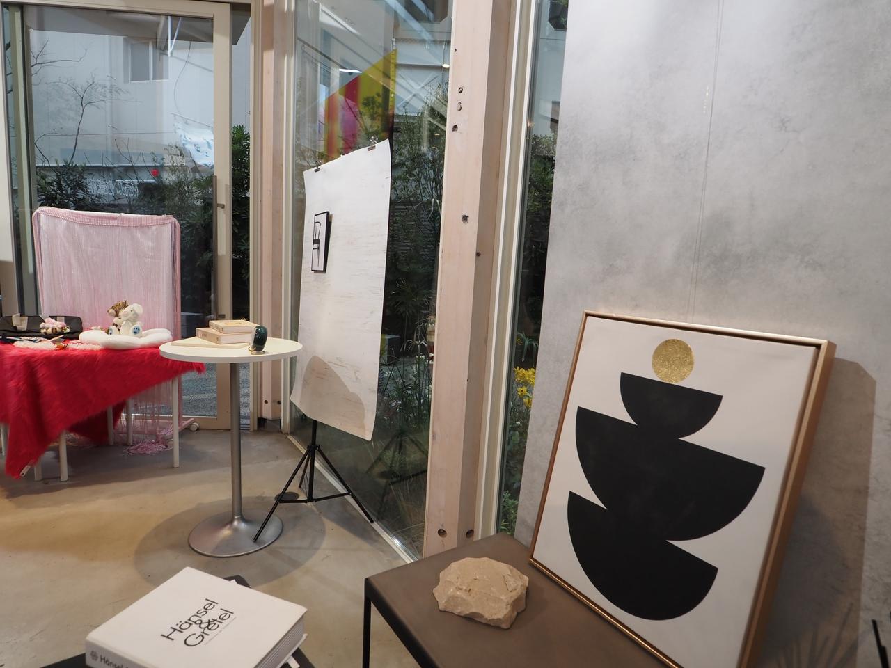 画像4: 人生で一度きりの「バラを咥える」チャンスかも。