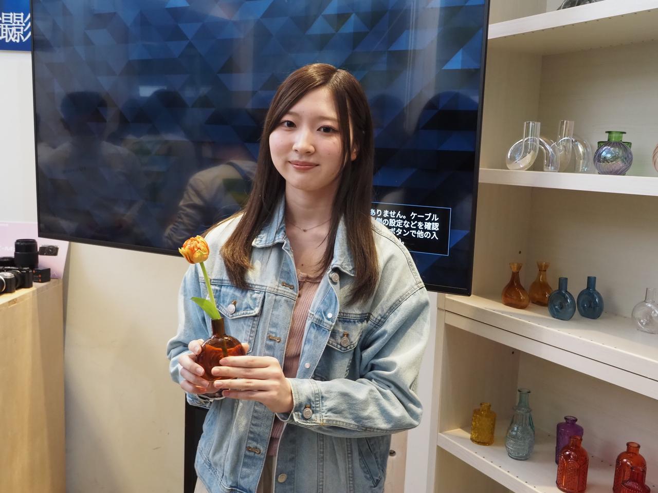 画像1: 人生で一度きりの「バラを咥える」チャンスかも。