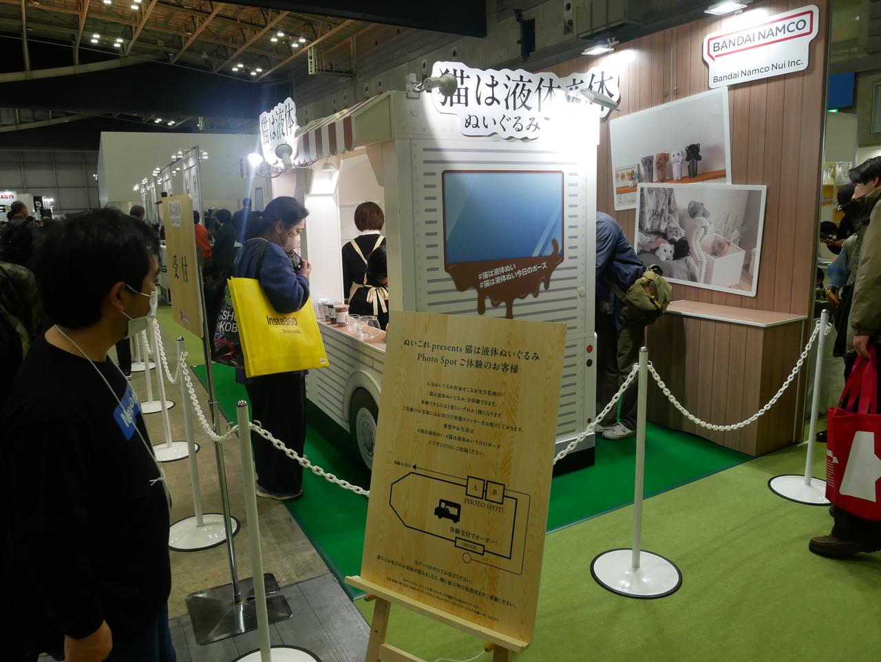 画像: 人気ぬいぐるみ作家・せこなお氏監修による4匹の『猫は液体ぬいぐるみ』と遊んだり撮影するという、奇抜な発想で注目を集めたCP+初出展の「バンダイナムコヌイ」。エンタメ・コンテンツ関連のバンダイナムコグループの専門企業で、ぬいぐるみ・布製雑貨の企画、製造、販売を行う。猫の日である2月22日の新発売に併せたプロモも兼ねた参加型ブースでした。https://bandainamco-nui.co.jp/cpplus2026/