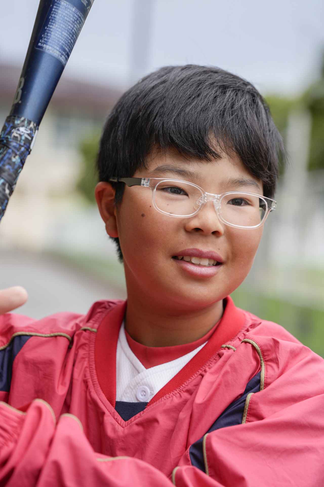 画像: カジュアルなポートレート撮影には充分を超えた描写力。仕事にも使えるスゲーかっちりした描写。でも硬くはないですよ。開放F2.8だからといって、そのまま開放で撮らない作例。開放F2.8で寄って撮る時の浅い深度のことや口径食による背景のグルグルぼけなんかを総合的に考慮して、筆者は人物撮影では基本的に開放では撮らないのだ。大口径を使うメリットは「ヒトシボ絞れる余裕」に在り。本機は円形絞りでもあるし、開放だけにこだわる必要なし。 ■プログラムAE（F4)　ISO100　WB:太陽光