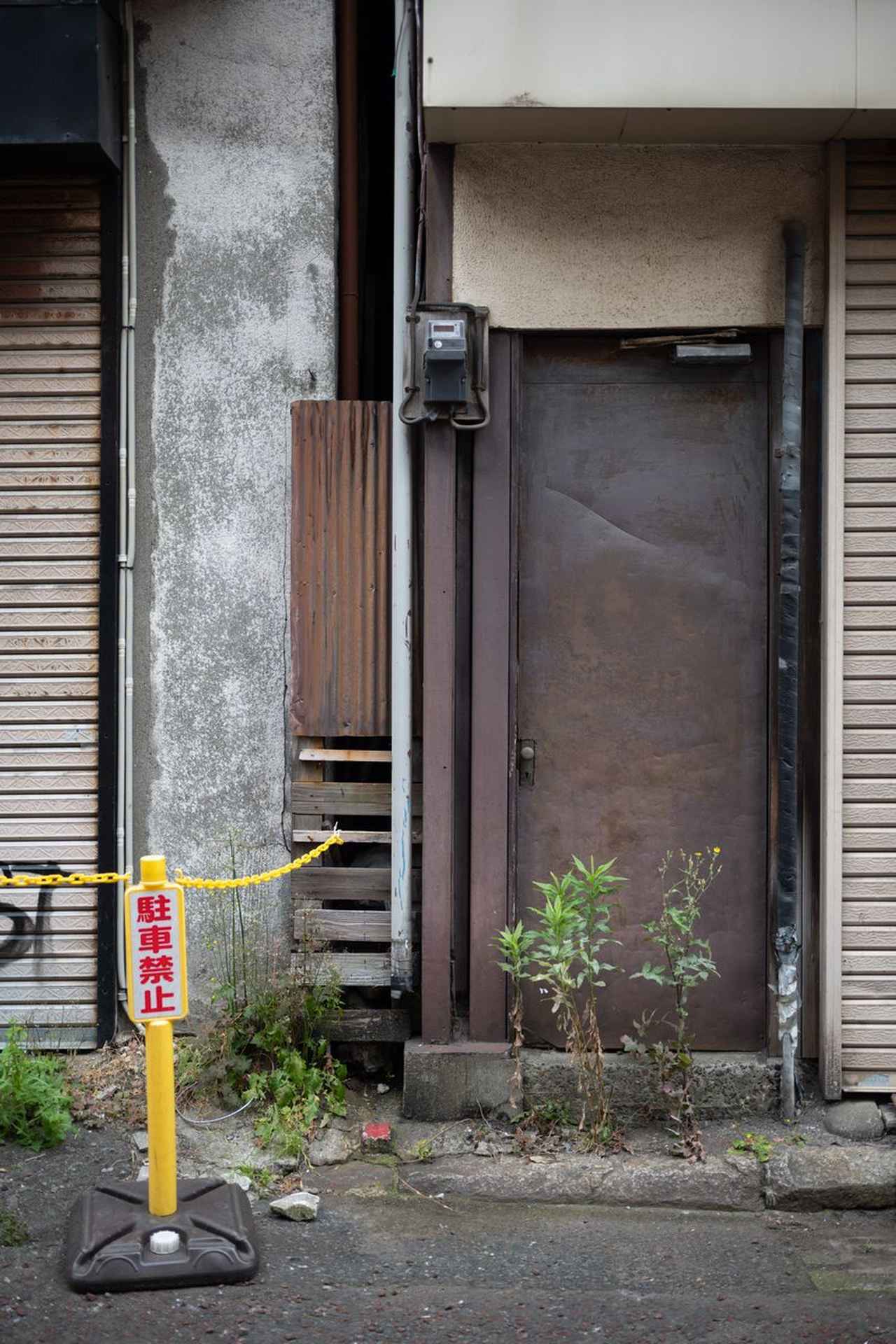画像: 重箱の隅をつつくような事を言えば、ピントより前側のハイライトの滲み方が少しキレイじゃない感アリ。ハイライトだと目立ちやすいのでそのように記述しましたが、実際には微妙な距離感の前ボケがキレイじゃないように見えました。前ボケとして写し込むならドカンとボカしたほうがキレイに見えると思います。この辺はお値段相応って感じ（十分以上に頑張った性能だと思ってるけれど、感情的な部分での話ね）がします。ポジティブな話をすると、フルサイズ用でココまで軽い単焦点AFレンズがあるってのは素晴らしいことですね。シグマも薄型単焦点AFレンズ出さないかな？ ■絞りF2.5　1/200秒　マイナス0.7露出補正　ISO100