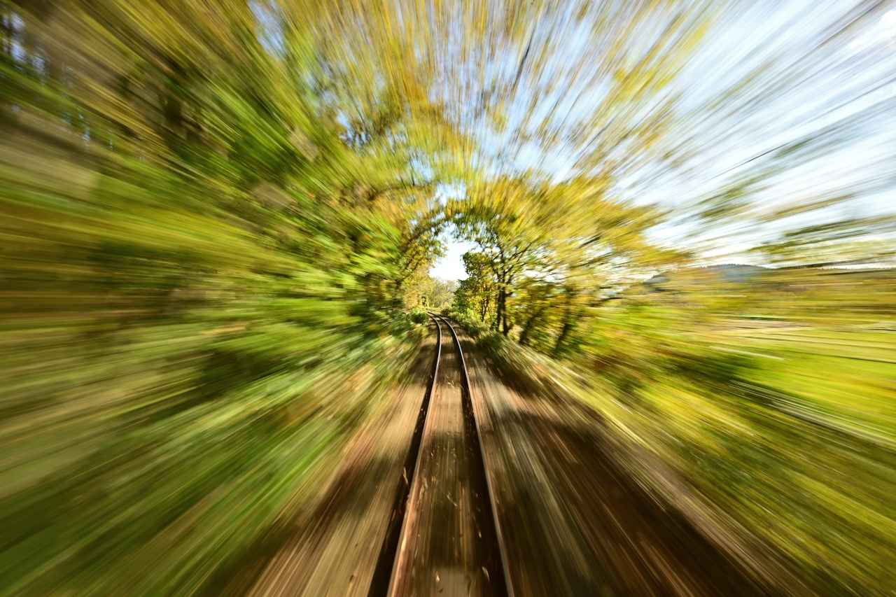 画像: ■ニコンZ6Ⅲ 14mmからズーミング 絞りF22 1/8秒 ISO1600 ピクチャーコントロール:ビビッド WB:曇天 撮影:助川康史