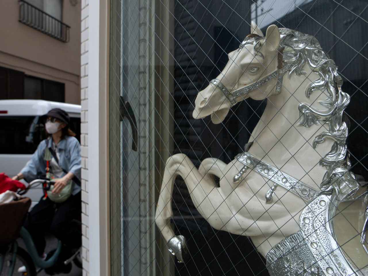 画像: 日常のすきまみたいなところに入っていけるカメラだから、それこそ目についたものを片っ端から撮りたくなる。感心したのは露出精度の優秀さだ。 ■19.5mm時　プログラムAE（絞りF4.5 1/1600秒）　ISO200　WB:オート