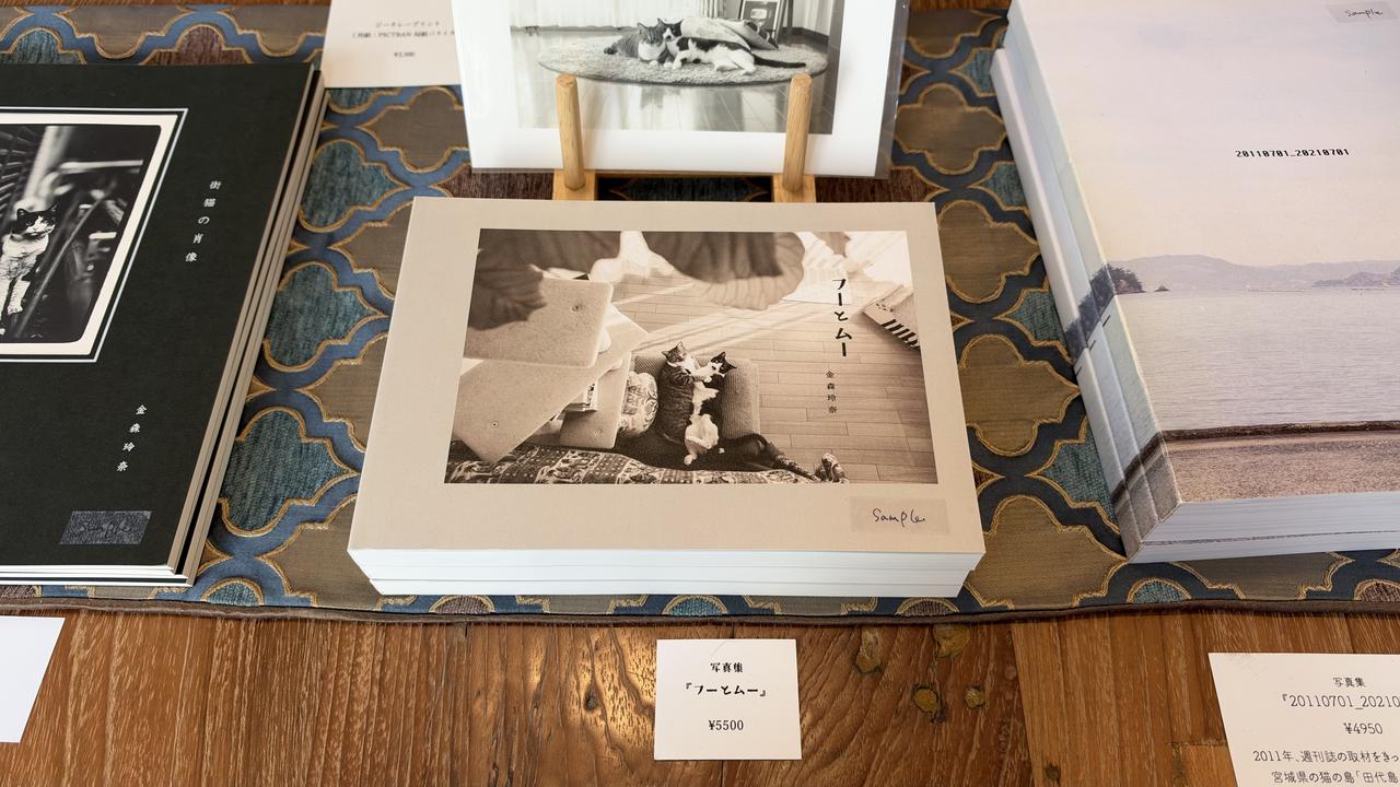 画像: 写真集「フーとムー」も販売しています。