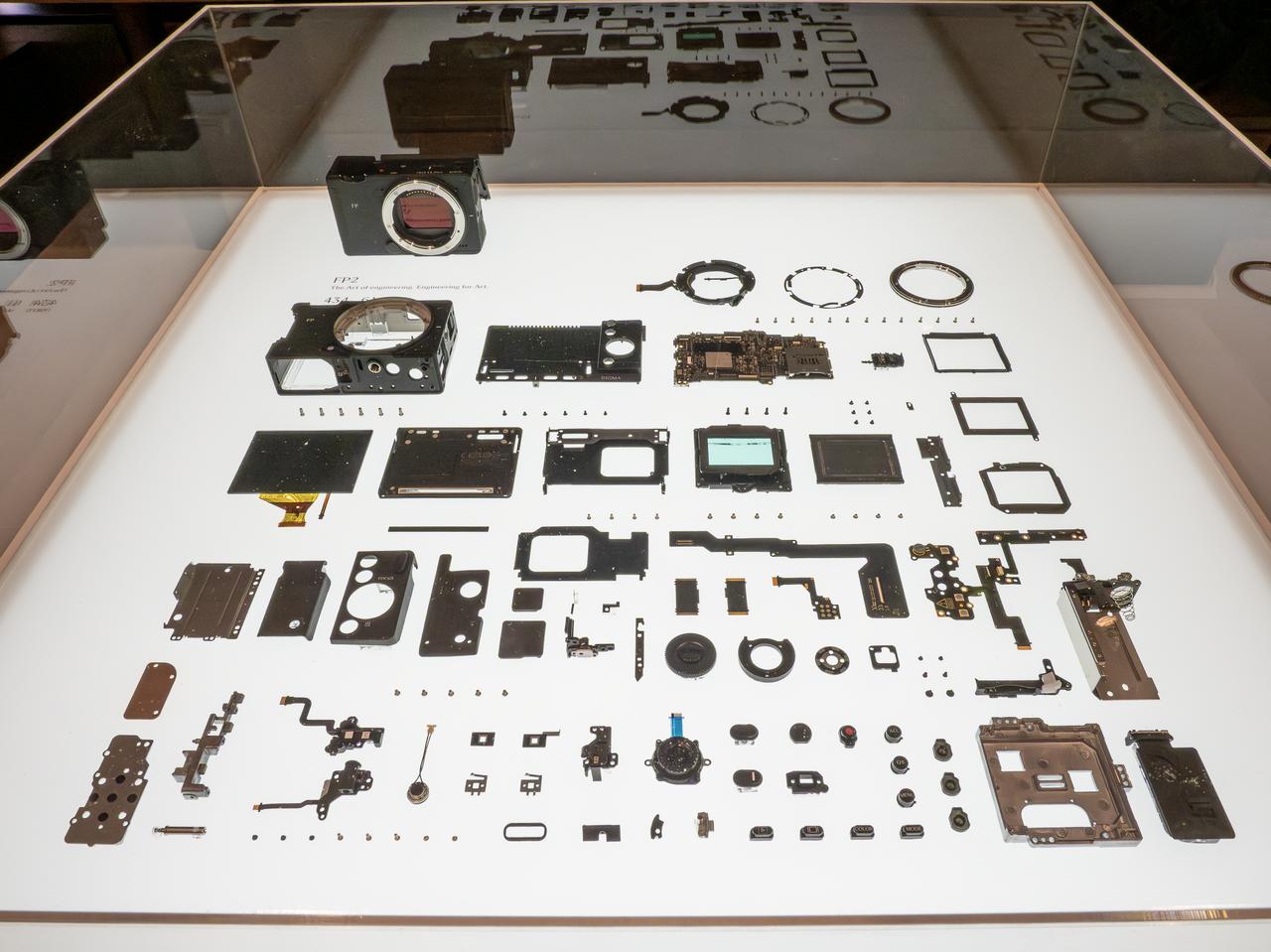画像: 発表会ではシグマFP2の分解モデルも展示されていた。