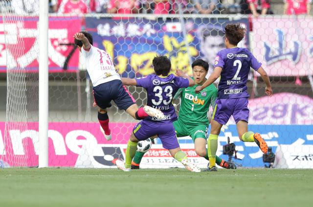 画像: 先制点のシーン。GK林①の股を抜いたが、思い切って打った結果だという