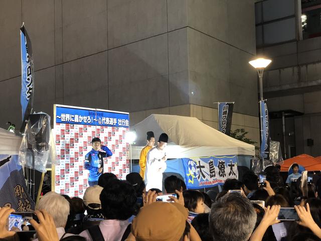 画像: 壮行会では武蔵小杉駅前に大勢のファン・サポーターが集まった