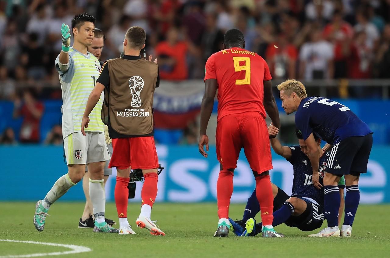 画像 : 2番目の画像 - 初戦から先発起用した乾が２得点と活躍し、交代出場の本田も効果的な働きを見せた。先制されたポーランド戦では長谷部を投入してベンチの意図を伝え、そのまま負けを選ぶ大胆策も。ただ、ベルギー戦は２－０のリードを守り切れなかった - サッカーマガジンWEB