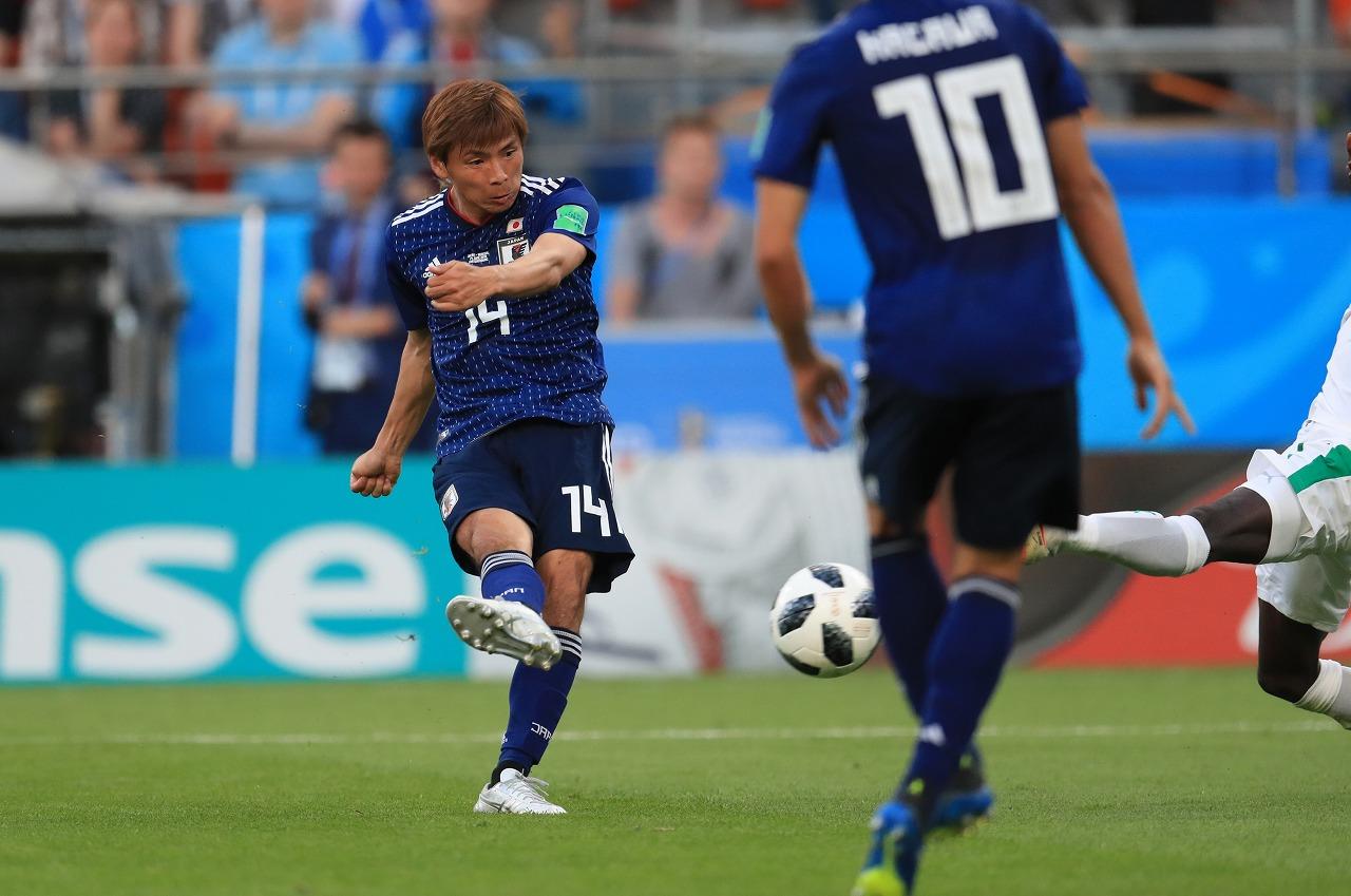 画像 : 3番目の画像 - 初戦から先発起用した乾が２得点と活躍し、交代出場の本田も効果的な働きを見せた。先制されたポーランド戦では長谷部を投入してベンチの意図を伝え、そのまま負けを選ぶ大胆策も。ただ、ベルギー戦は２－０のリードを守り切れなかった - サッカーマガジンWEB