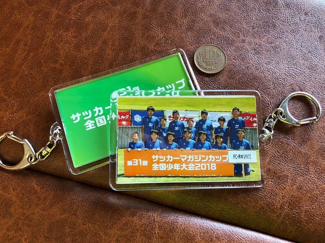 画像: 出場記念に、開会式で撮影した集合写真の入ったキーホルダーを販売中。1個1,000円(税込)、10個購入で1個サービス! おかげさまで、ご好評をいただいております。ご希望の方は菅平高原国際リゾートセンター(三叉路近く)の特設ブースまで!