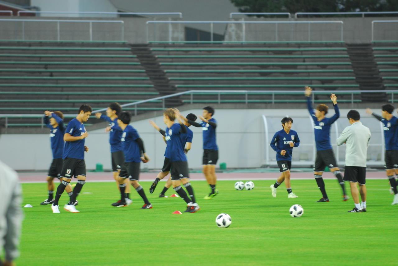 画像 : 2番目の画像 - 新潟市内でトレーニング中の日本代表 - サッカーマガジンWEB