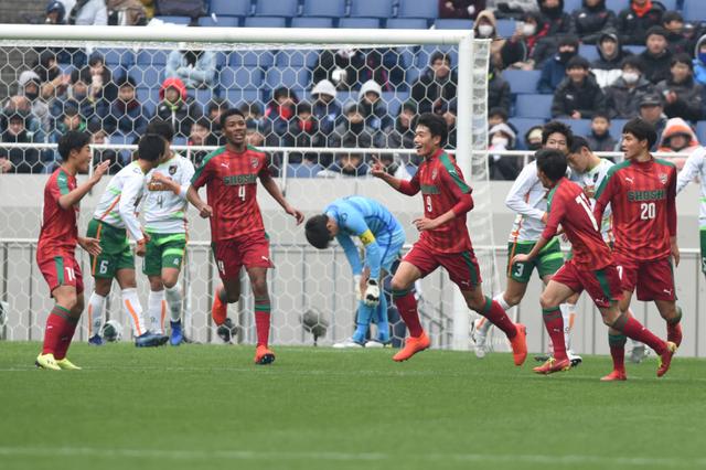 画像: 準決勝で優勝する青森山田からハットトリックを達成した染野唯月(写真◎Getty Images)