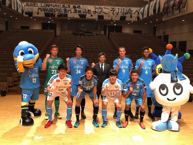 画像: レアンドロ・ダミアン(9)らブラジル人選手を筆頭に、J1・3連覇へ向け、各ポジションに実力者を補強した 写真◎杉園昌之