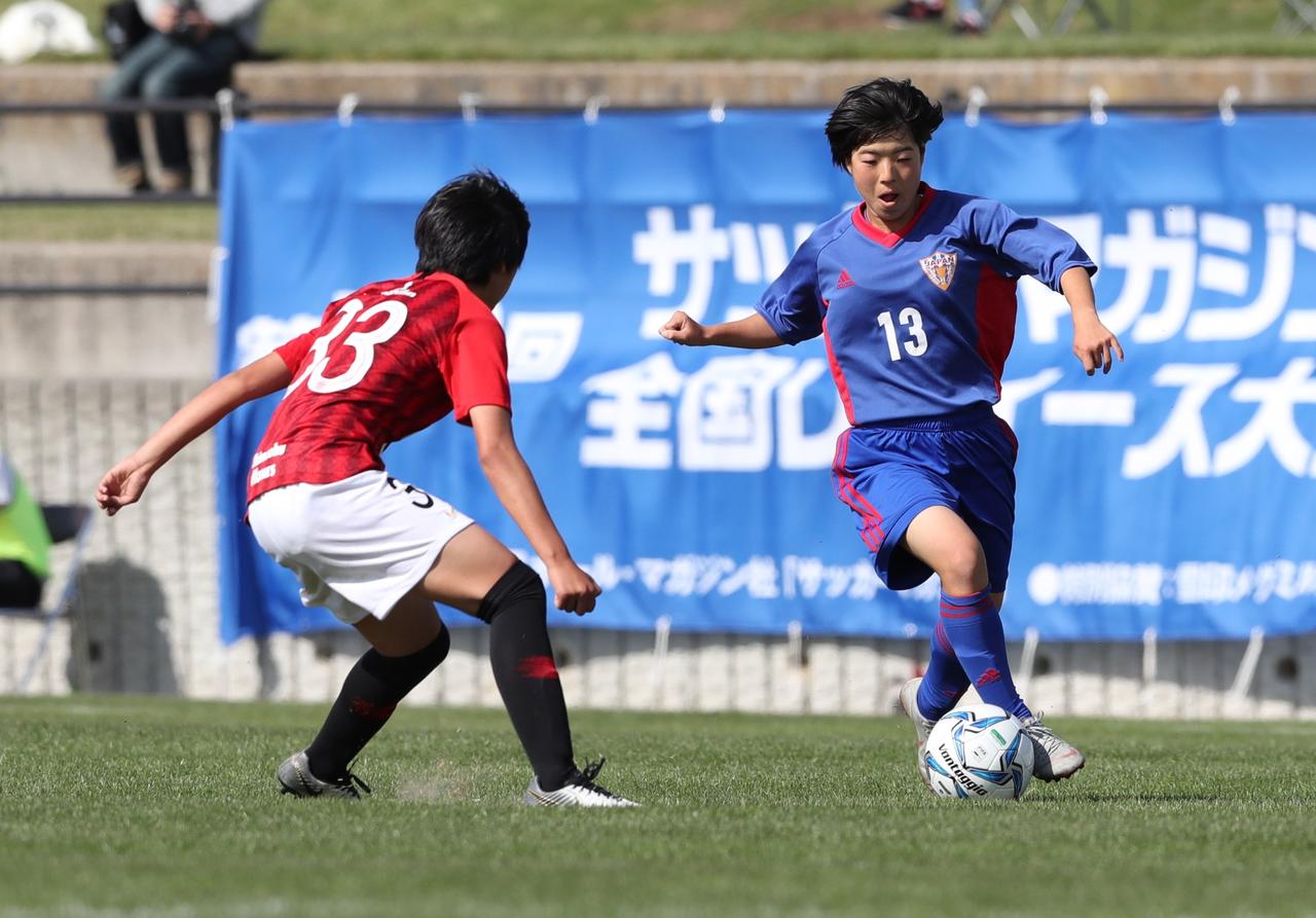 画像: 激しい競り合いが続いた決勝トーナメント決勝（写真◎BBM)