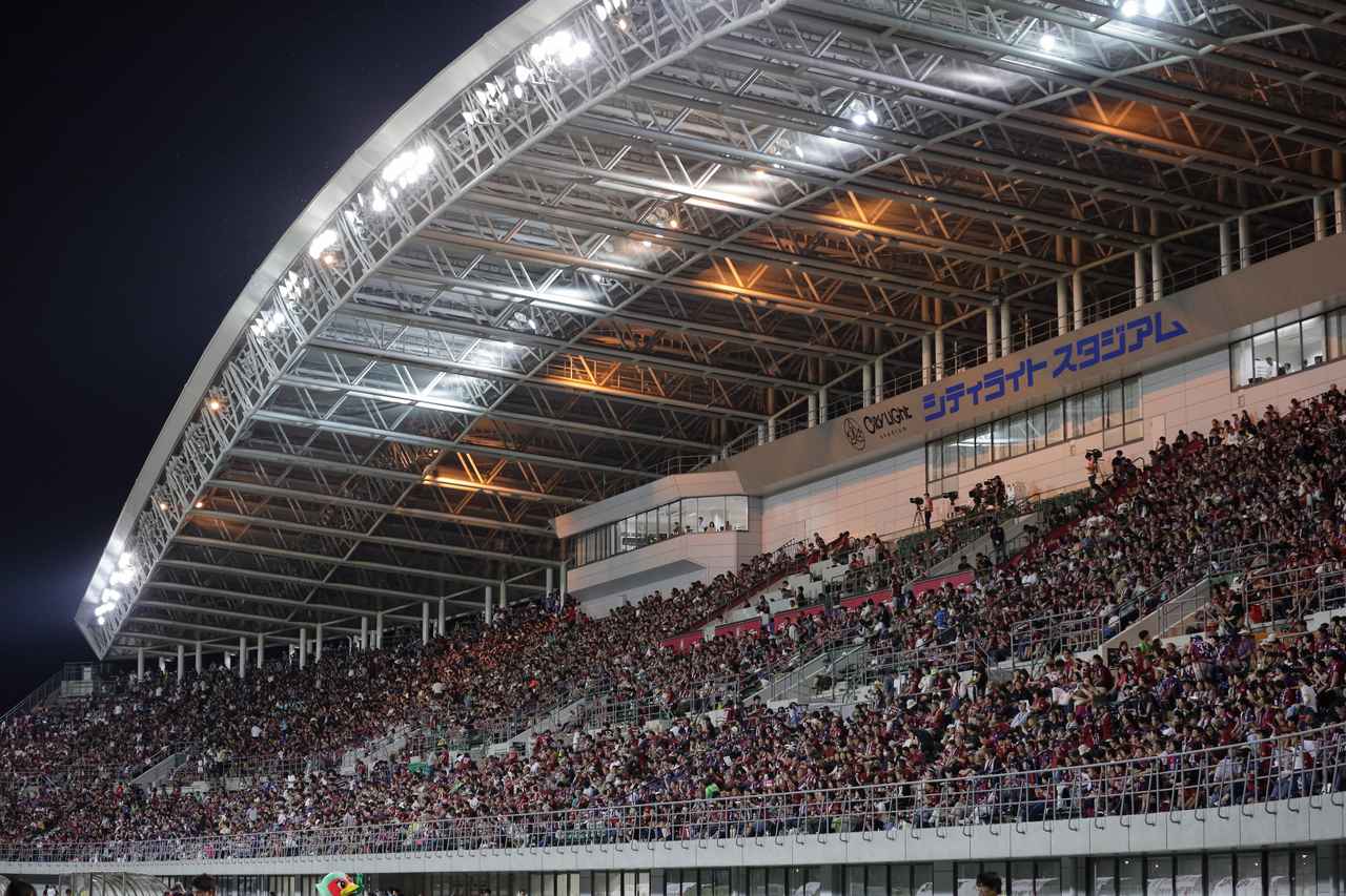 画像 : 1番目の画像 - 岡山のホームゲーム史上３位の大観衆が集まった鹿児島戦（写真◎J.LEAGUE） - サッカーマガジンWEB
