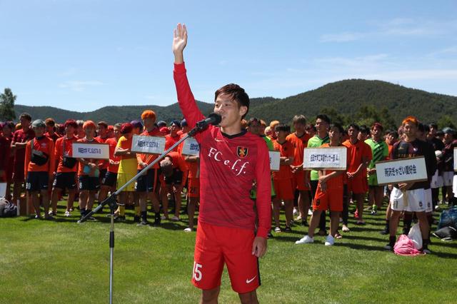 画像: 選手宣誓はFC e.l.f Bの斎藤なおき選手。5日間の全力プレーを誓った(写真=川口洋邦)