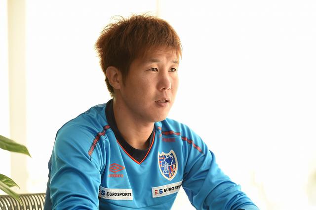 画像: これまでJ1の3クラブでプレーする三田だからこそ、優勝争いは「甘くない」と言う。ただ、その経験値が戴冠へのカギとなることだろう(写真◎山口高明)