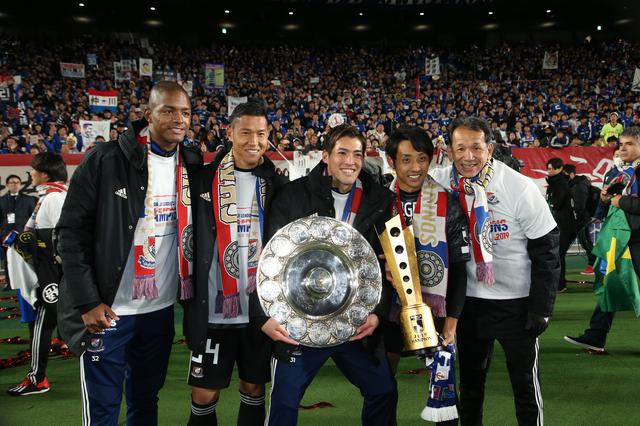 画像: チームとして戦ったGK陣。左からオビ・パウエル・オビンナ、中林洋次、杉本大地、朴、松永成立GKコーチ(写真◎J.LEAGUE)