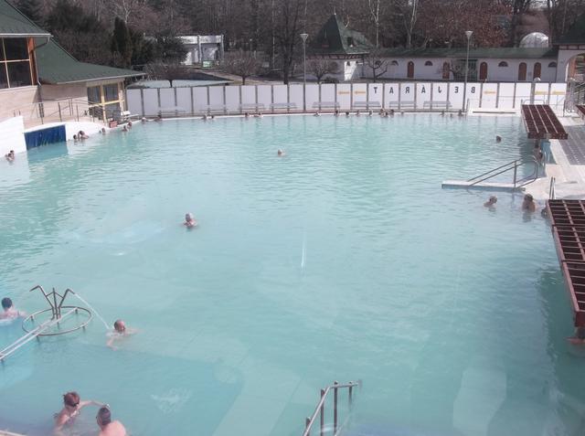 画像1: ハルカーニ温泉(筆者撮影)