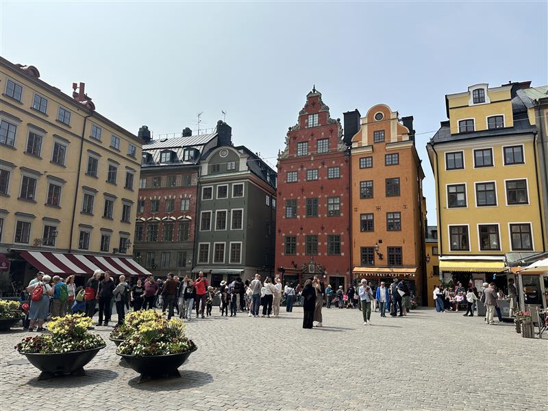 画像: ガムラスタンの大広場／2025年6月弊社スタッフ撮影